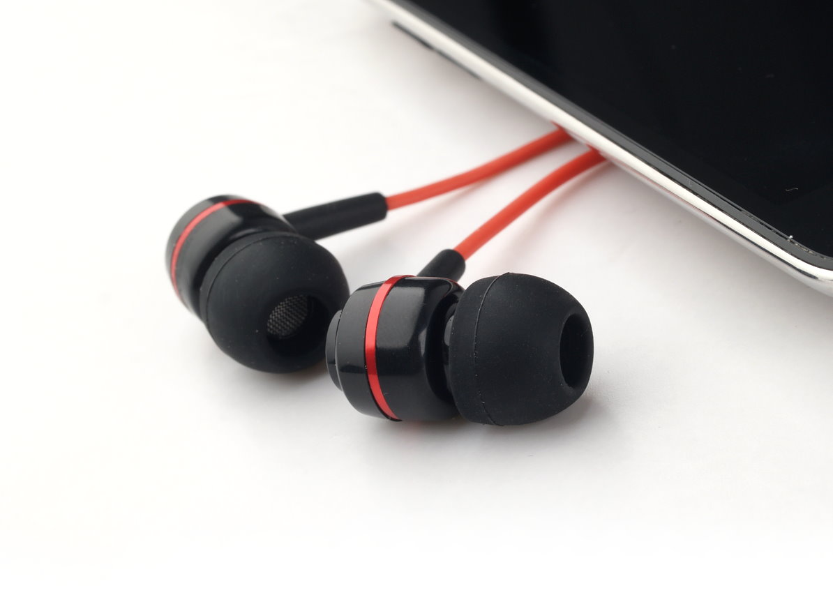 Хорошие наушники форум. Наушники SOUNDMAGIC e11d Black. XX наушники капельки. Наушники капельки лучшие. Наушники капельки черные.