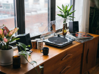 How to Operate a Turntable: An Expert Guide